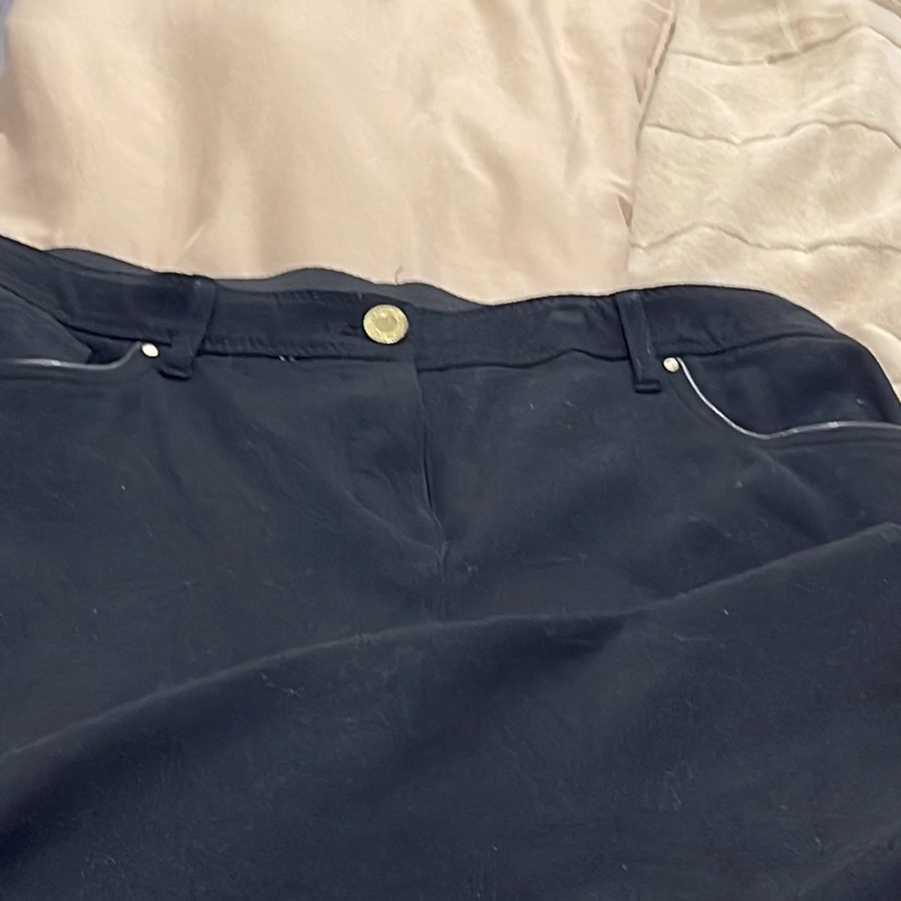 Chicos so Slimming pants. Size 2.5 short.